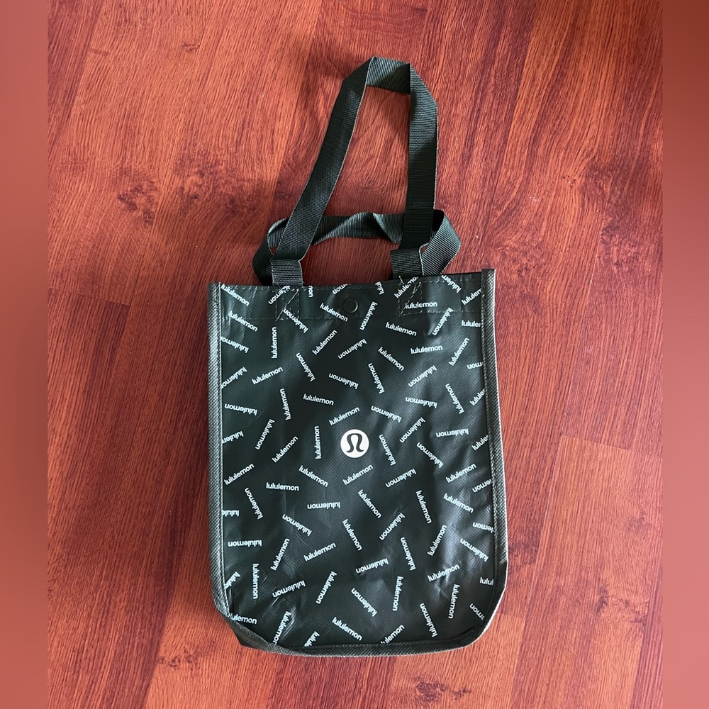 Brand new Lululemon reusable shopping bag